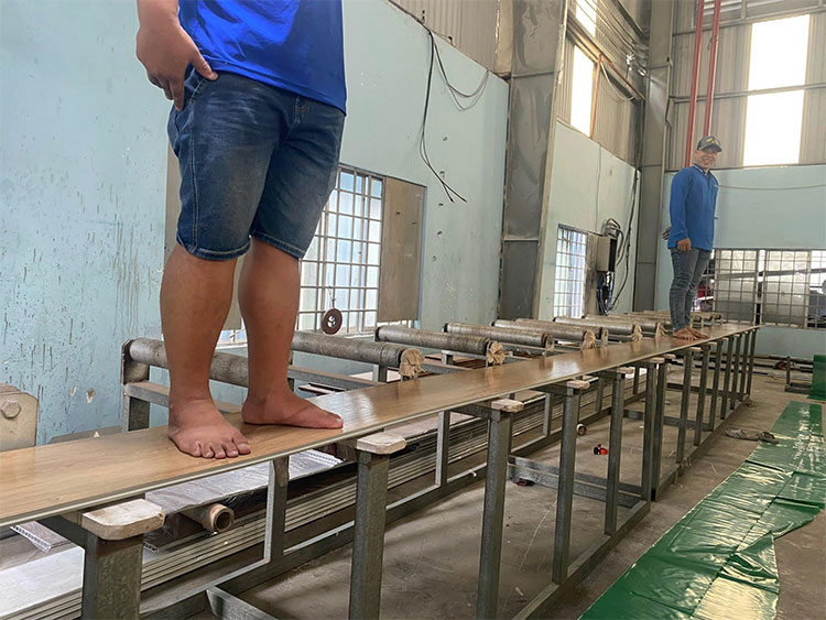 Nên mua sàn nhựa chịu lực Bến Tre ở đâu để yên tâm